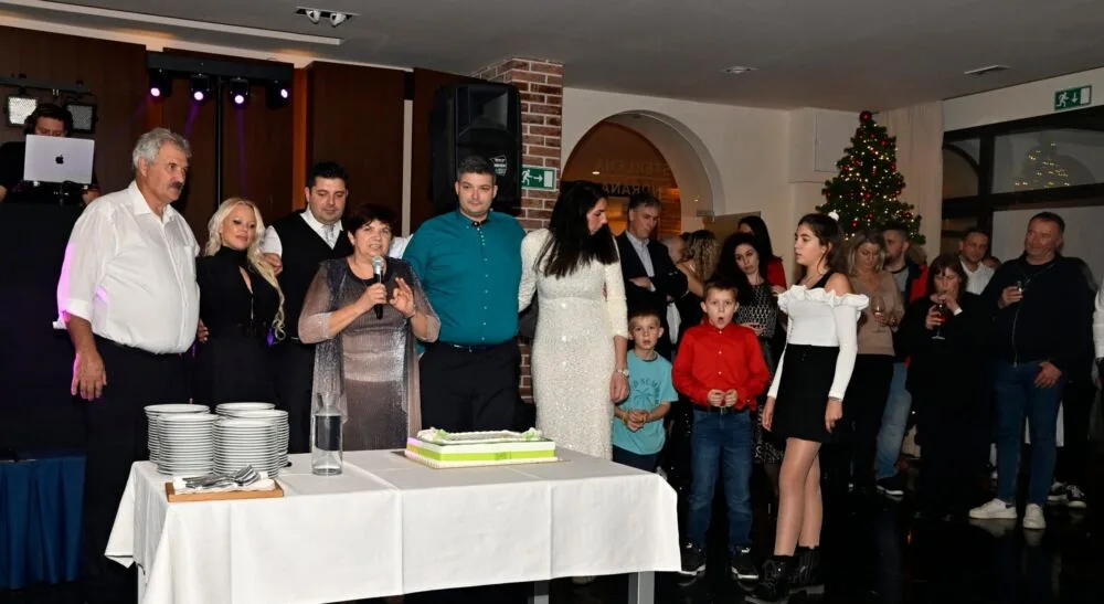 La famiglia Kosmina alla festa di fine anno Biostile