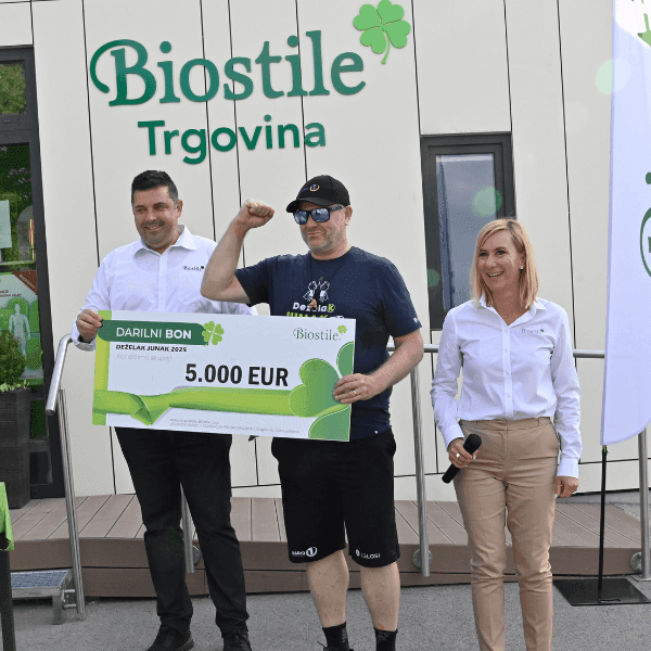 Consegna della donazione Biostile a Deželak Junak