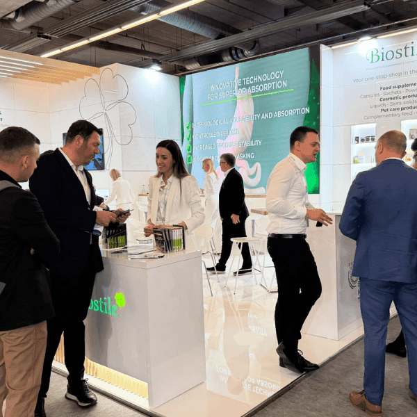 Visitatori allo stand Biostile al CPHI Frankfurt